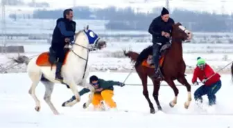 Erzurum Ovası'nda Atlı Snowboard