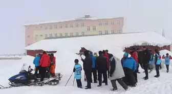 Yüksekova'da Kayak Yarışması