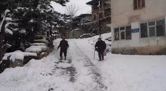 Bozkır'da İmece Usulü Kar Temizliği