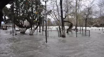 Manavgat Şelalesi'ndeki Tesisler Su Altında Kaldı