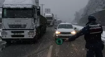 Zonguldak'ta Kar Küreme Aracı Devrildi