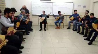 Abdullah, Bağlama ile Yaşama Tutundu