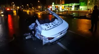 Beş Parçaya Ayrılan Otomobilden Yara Almadan Kurtuldu