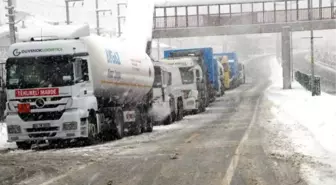 Bolu Dağı'nda Kar Ulaşımı Etkiliyor (2)