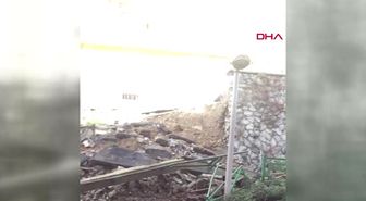 Eyüp Devlet Hastanesi'nin Arkasında Bulunan İstinat Duvarı Çöktü