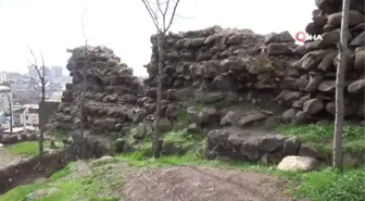 Şanlıurfa'da Tarihi Kalenin Surları Aşırı Yağışlara Dayanamadı