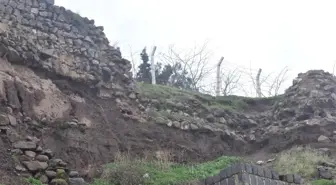 Şanlıurfa'da Tarihi Kalenin Surları Yağışlara Dayanamadı