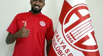 Antalyaspor'da 2 Futbolcu ile Yollar Ayrıldı