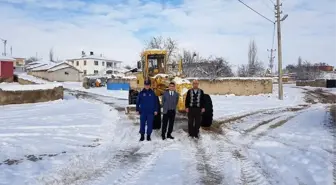 Kaymakam Girgin: 'Kar Buza Dönüşmeden Temizlemeye Çalışıyoruz'