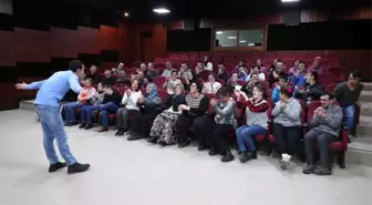 Görme Engelli Stand Up'çı Güldürürken Düşündürüyor