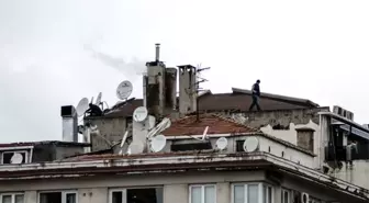 Taksim'de Çatıda Tedbirsiz Anten Tamiri Yürekleri Ağza Getirdi