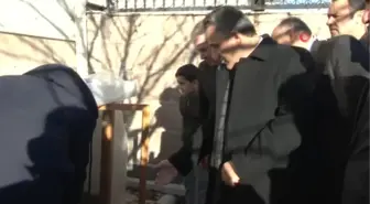 Vali Kaymak Tavuklarından Ayrılamayan Öğrenci ile Buluştu