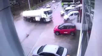 Kontrolden Çıkan Tanker Oto Galeri Önündeki Araçların Arasına Daldı
