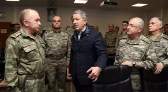 Milli Savunma Bakanı Hulusi Akar ve Komutanlar Suriye Sınırına Gitti