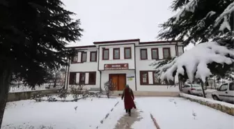 Kullanılmayan Kıyafet ve Kumaşlar Bez Torbaya Dönüştürülüyor