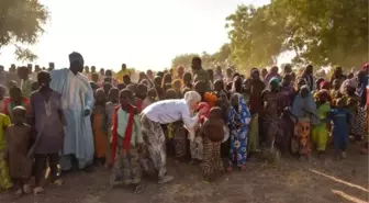 Gamze Özçelik ve Gönüllüler Kamerun'da Su Kuyuları Açtı