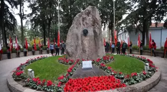 Onlarca Kişi Zübeyde Hanım'ı Anmak İçin Mezarı Başındaydı