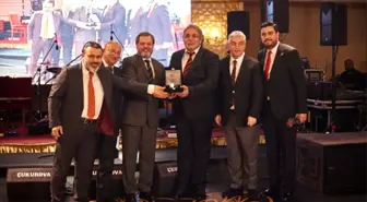 Sanko Holding Basın - Yayın Müdürü Cengiz Halil Çiçek'e Plaket