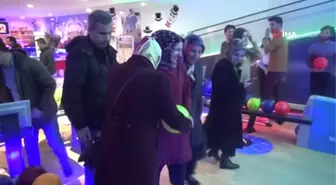 Görmeseler de Bowlingin Heyecan ve Mutluluğunu Yaşadılar