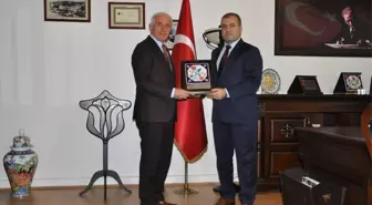 Başsavcı Evren Akbey'den İş Adamı Nafi Güral'a Plaket