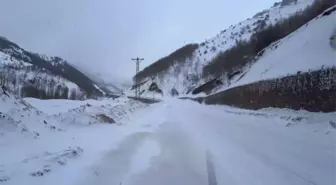 Çığ ve Tipi Nedeniyle Eğribel Geçit Vermiyor