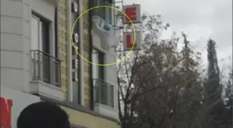 Otelin İkinci Katından Atladı, İtfaiye Brandasına Düştü