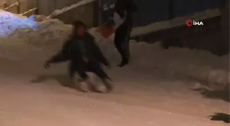 Uludağ Değil Nevşehir...sokağı Kayak Merkezine Çevirdiler