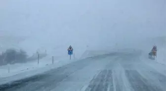 Yolda Kalan Sürücülere Kumanya Desteği