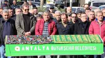 Yönetmen Orçun Benli'nin Kazada Ölen Hemşire Annesi Toprağa Verildi