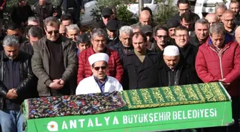 Yönetmen Orçun Benli'nin Trafik Kazasında Ölen Annesi Defnedildi