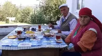 4 Saat Arayla Ölen Çift, Yan Yana Toprağa Verildi