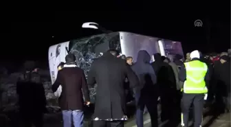 Amasya'da Yolcu Otobüsü Devrildi: 2 Ölü, 35 Yaralı (2)