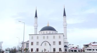 Camilerin Duvarlarını Nakşediyor - Sakarya