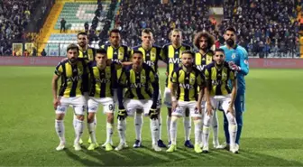 Fenerbahçeli Taraftarlar, Islam Slimani ve Yassine Benzia'yı Islıkladı