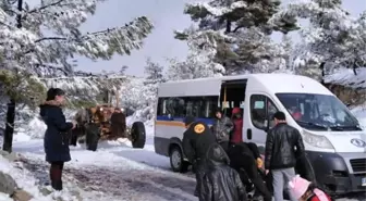 Öğrencilerin Yardımına Belediye Ekipleri Koştu