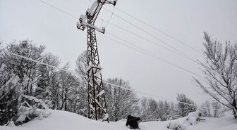 Elektrik Hizmeti Sunmak İçin Kar ve Fırtına ile Mücadele Ediyorlar