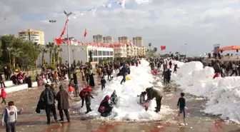 Mersin'de Kar Şenliğinde Sucuk Ekmek İzdihamı