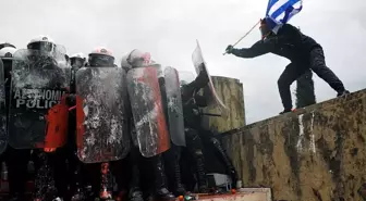 Video | Yeni İsmini de Beğenmediler: Atina'da 'Makedonya' Protestosu