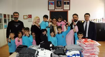 İstanbul Boks Ailesi Onlarca Çocuğun Yüzünü Güldürdü!