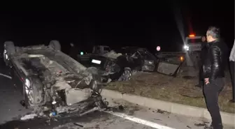 Kavşakta İki Otomobil Çarpıştı: 1 Ölü, 3 Yaralı