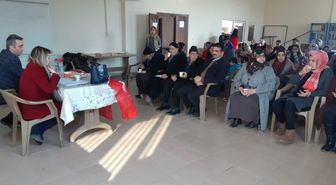 MHP Kadın Kollarından Anlamlı Konferans