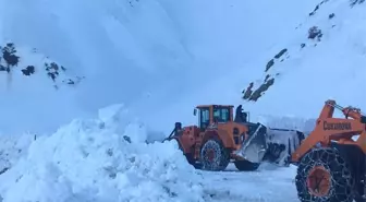 Sincik'te Karla Mücadele Günlerdir Devam Ediyor