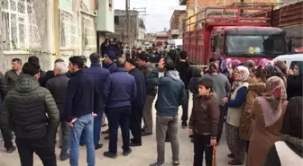 Eşinin Bıçaklayan Koca, Olaya Şahit Olan Oğluna Sarılıp Helallik İstemiş