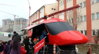 Öğrenciler İçin Gerçeğini Aratmayan Helikopter Tasarladı