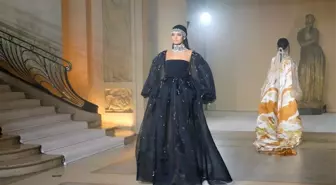 Paris'te Stephane Rolland'ın Defilesi Büyük Beğeni Topladı