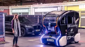 Jaguar'ın Yeni Sürücüsüz Araçları, Hangi Yöne Gideceğini Yayalara Bildirecek