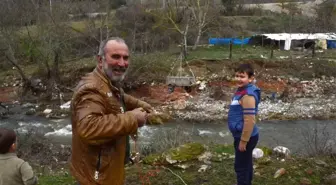 Kazları İçin Derenin Üstüne Teleferik Kurdu