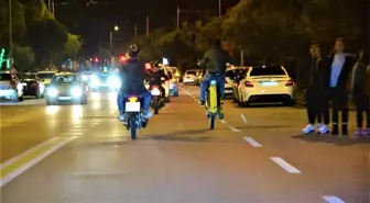 Motosikletli Grup Ölüme Davetiye Çıkardı