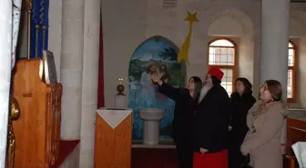 Protokol Üyelerinin Eşleri Kilisede