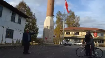 Camisiz Minareyi Görenler Şaşırıyor